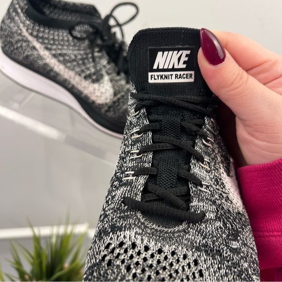 Nike Flynit Racer Oreo 2.0 Tennis Shoes Size 6 - Picture 2 of 15